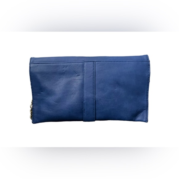 GUC 2B Bebe Clutch w/Matching Strap - Picture 5 of 6